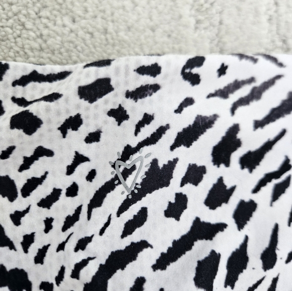 🐆Betsey Johnson Medium Leopard Face Black and White Athleisure Legging - Picture 4 of 6